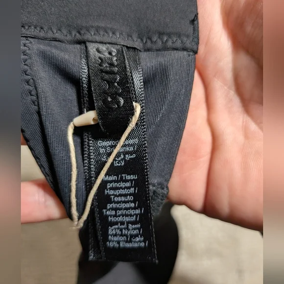 SKIMS Ultimate Strapless Push Up Bra Size 32 C - Picture 4 of 5